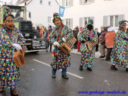 maskengruppe_auf_umzug_4_20131223_1510820296