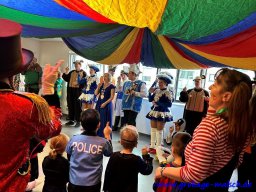 Besuch der Kindergärten, Schulen &amp; Seniorenheime