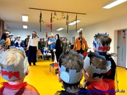 Besuch der Kindergärten, Schulen &amp; Seniorenheime