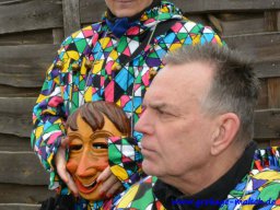 Maskengruppe auf Umzug
