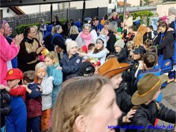 besuch-der-kindergaerten-schulen-seniorenheime_45