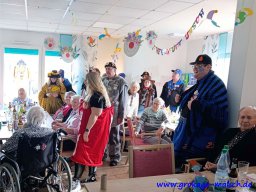 besuch-der-kindergaerten-schulen-seniorenheime_47